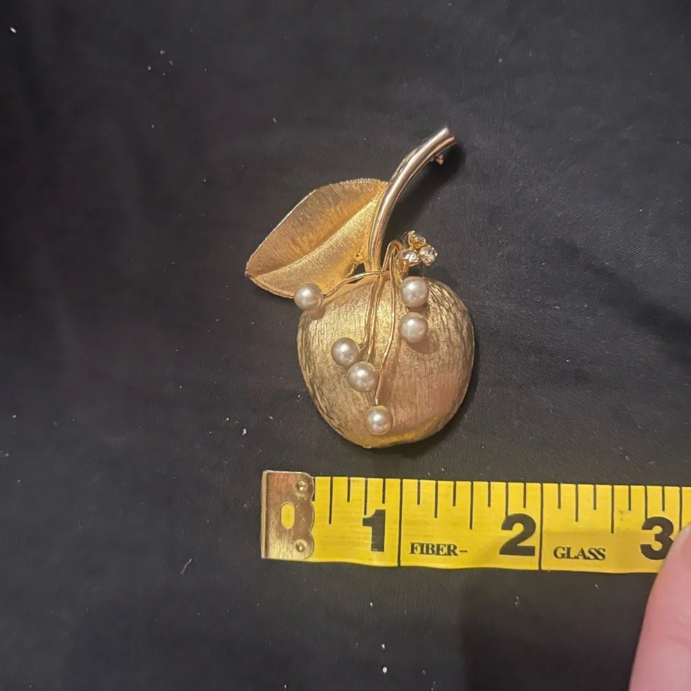 Vintage Gold Tone Apple Brooch with Faux pearls Richelieu